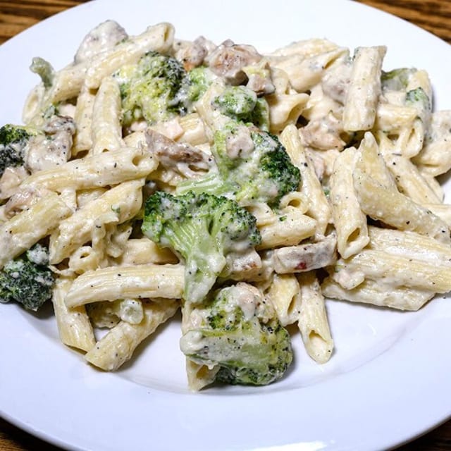 Chicken Broccoli Alfredo (Large).